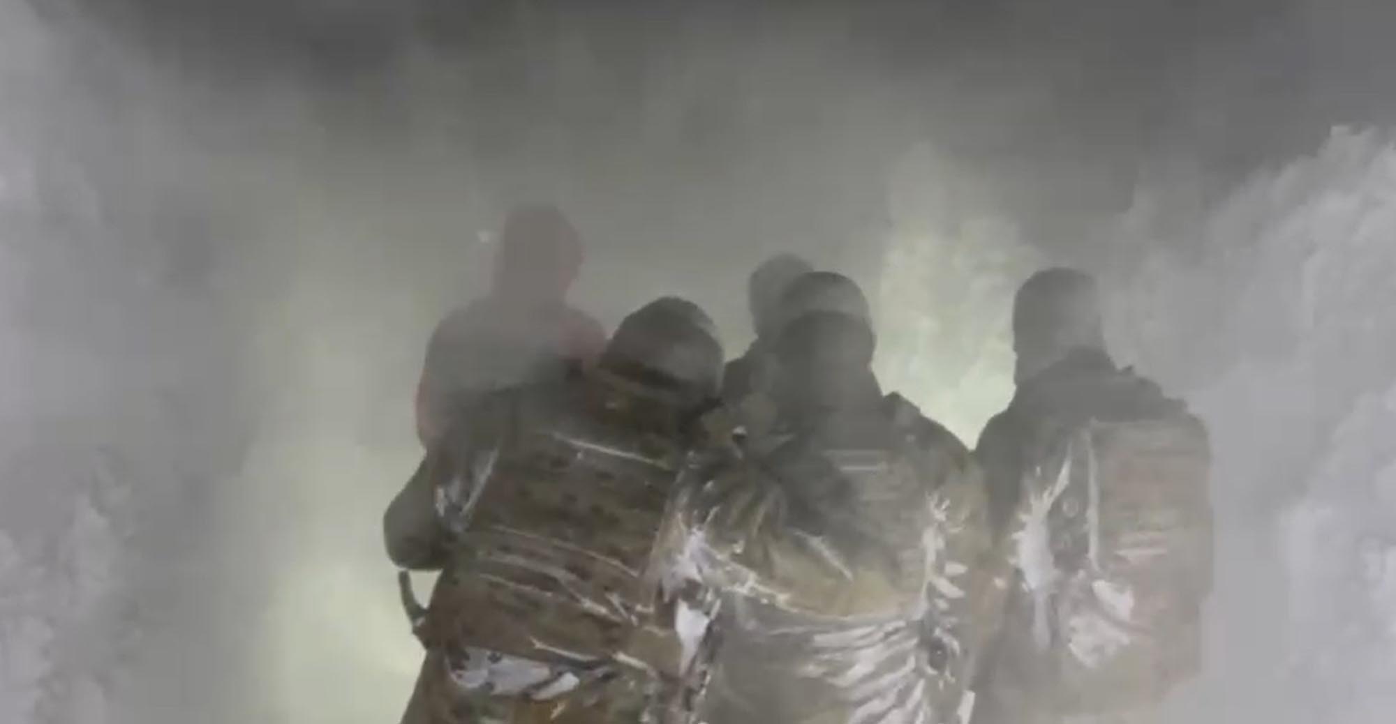 Tipi nedeniyle araçlarında mahsur kaldılar