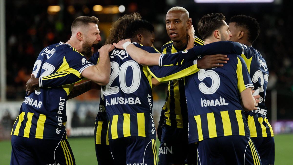 Fenerbahçe İngiltere'de Turu Tersine Çevirmek İstiyor
