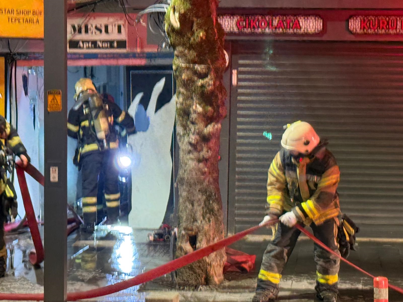 7 katlı bina alev alev yandı