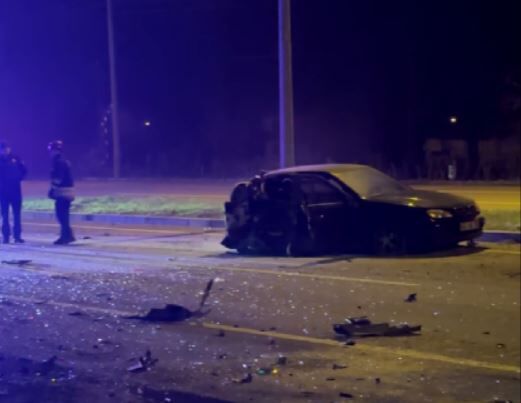 Karşı şeride geçe otomobil TIR ile çarpıştı