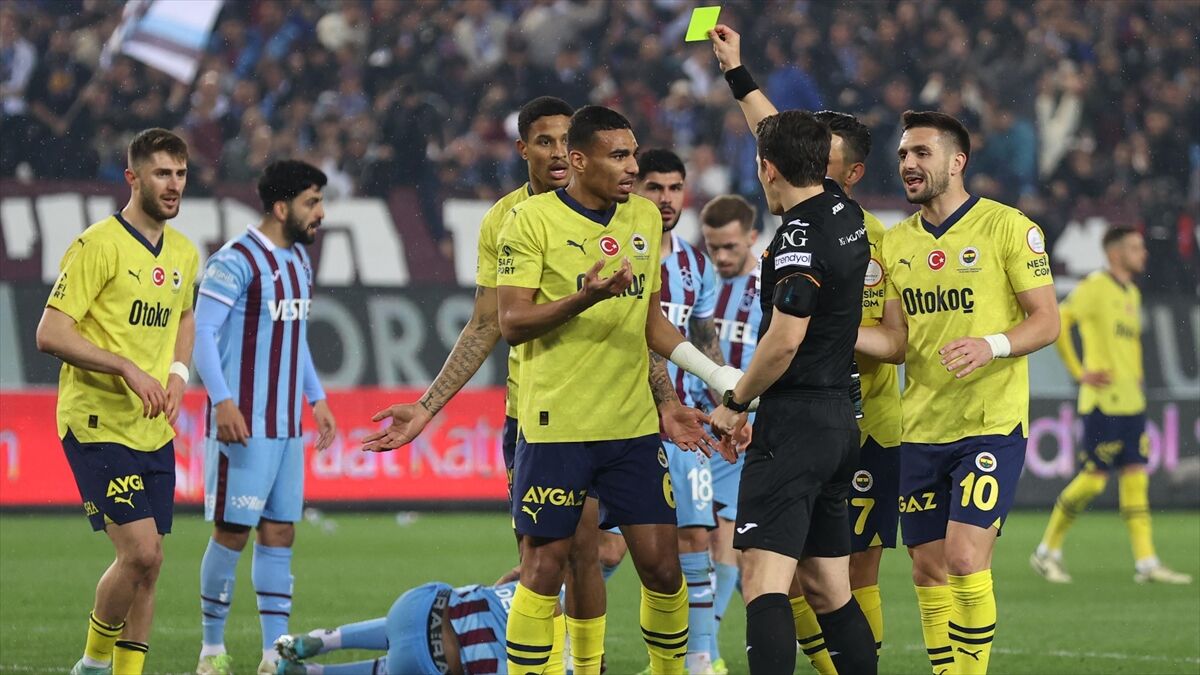 Trabzonspor-Fenerbahçe maçı olaylarında karar çıktı: 3 futbolcuya ceza verildi