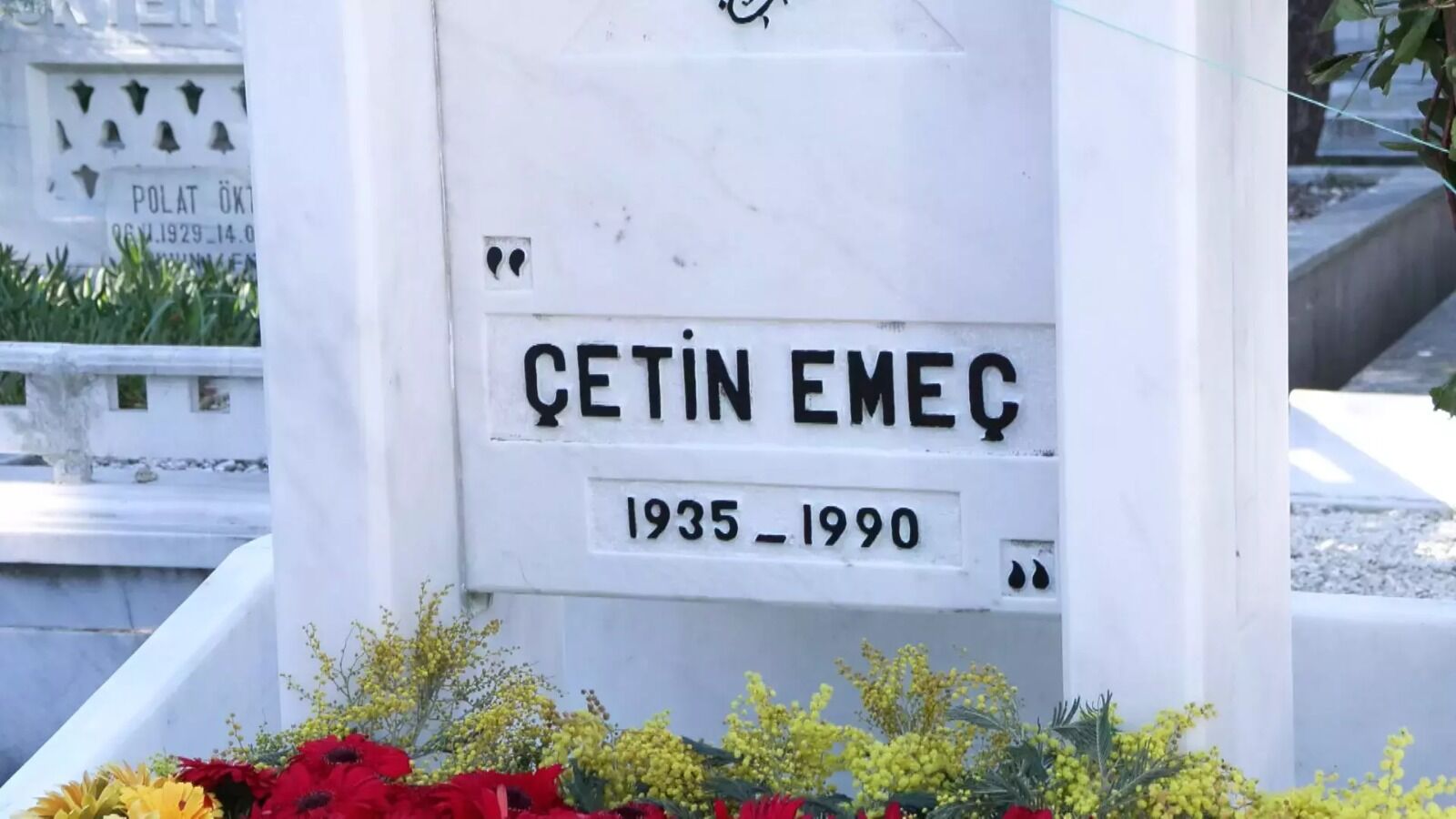 Çetin Emeç Mezar