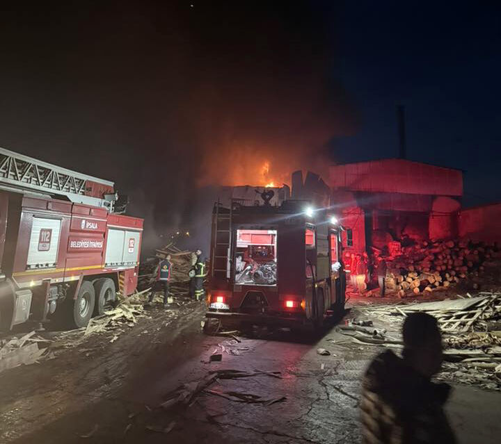 Edirne İpsala’da kereste fabrikasında patlama