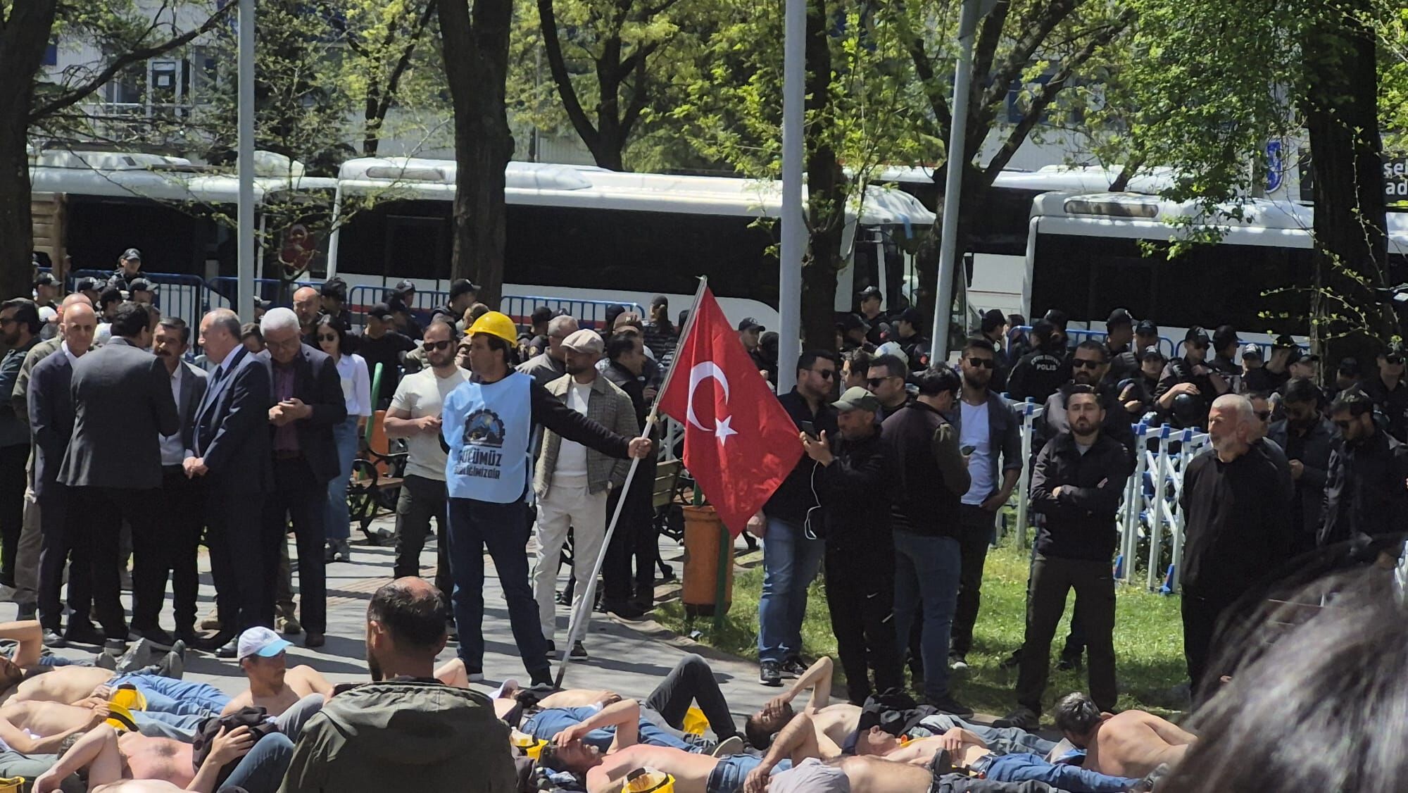 8 Gündür Açlık Grevinde Olan Madencilerin Yürüyüşüne Polis Engeli