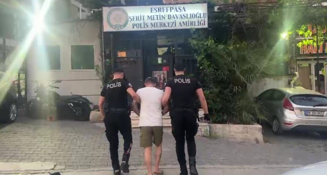 İzmir'de 2 Firari Yakalandı