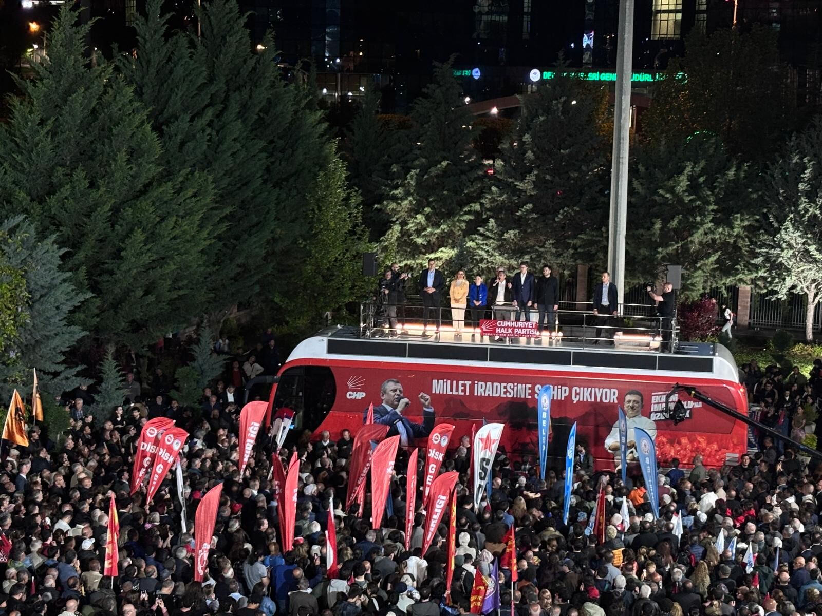 CHP’de mutlak butlan nöbeti sürüyor: Özel’den sandık çağrısı!