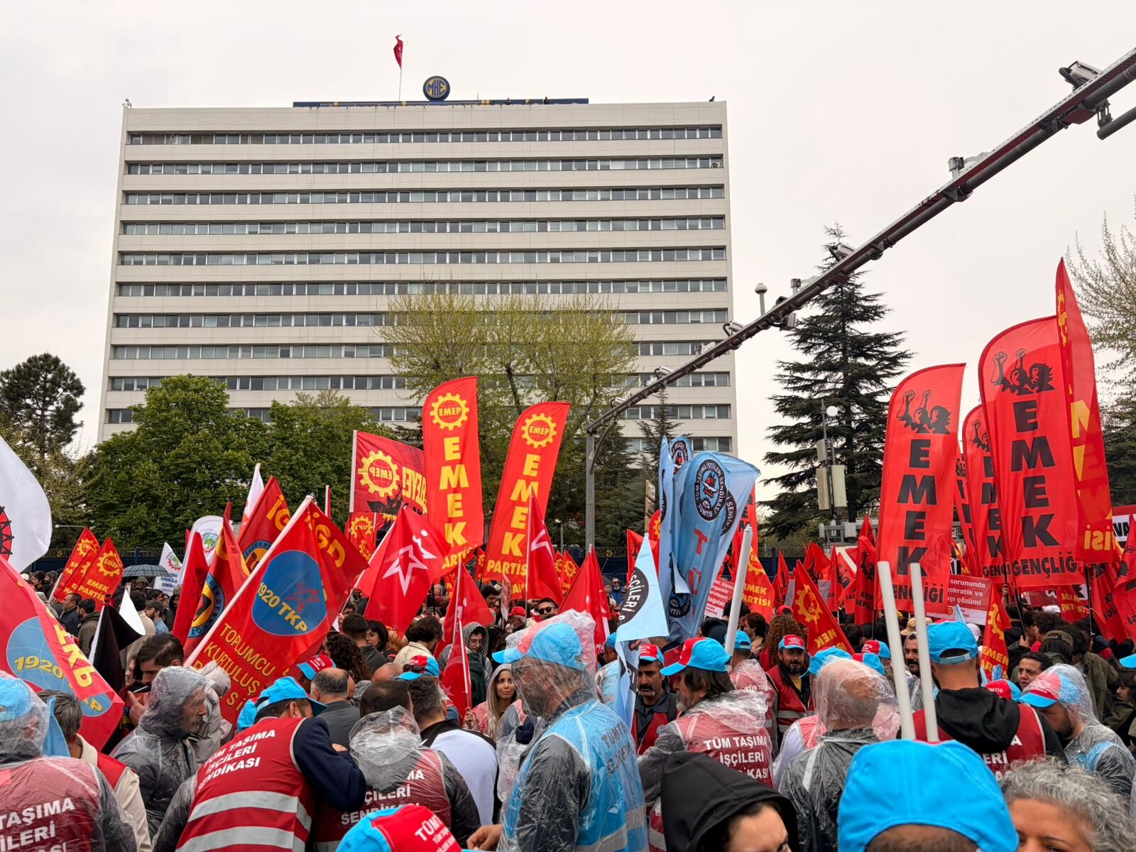1  Mayıs’ta alanlardan eşitlik, özgürlük ve barış çağrısı