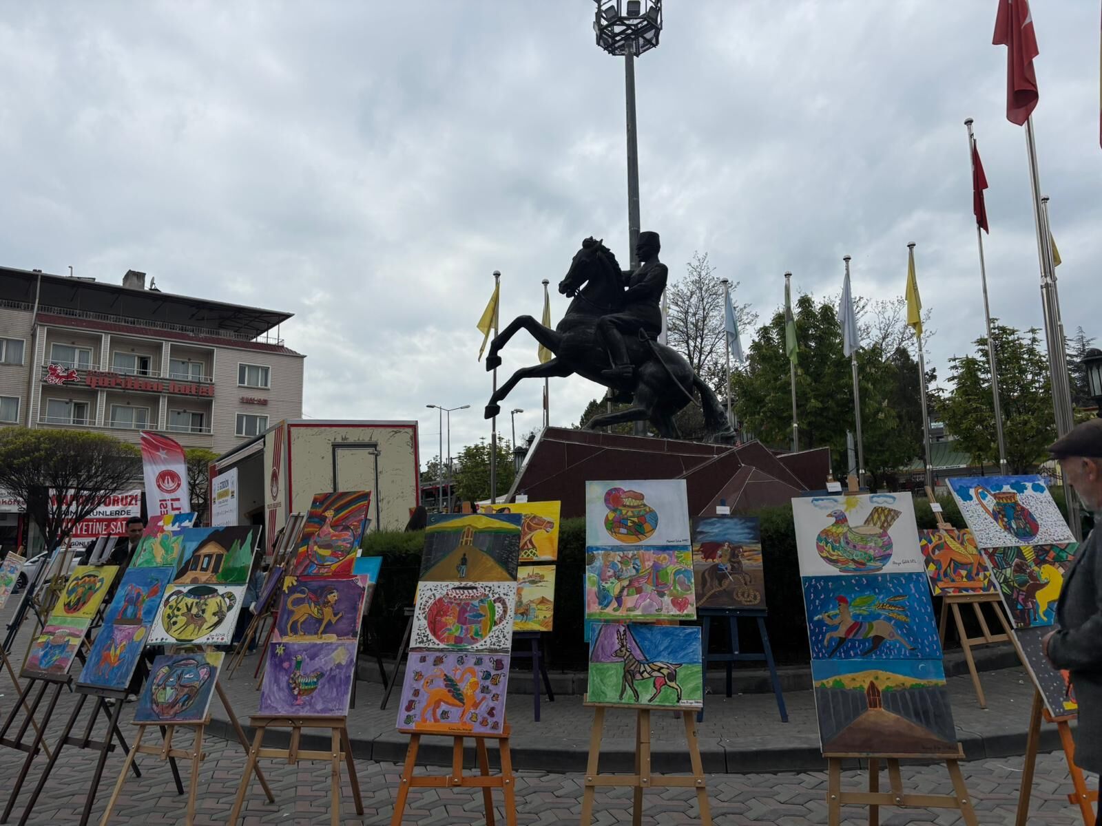Polatlı Cumhuriyet Meydanı’nda Gordion Yarı Maratonu heyecanı yaşanıyor