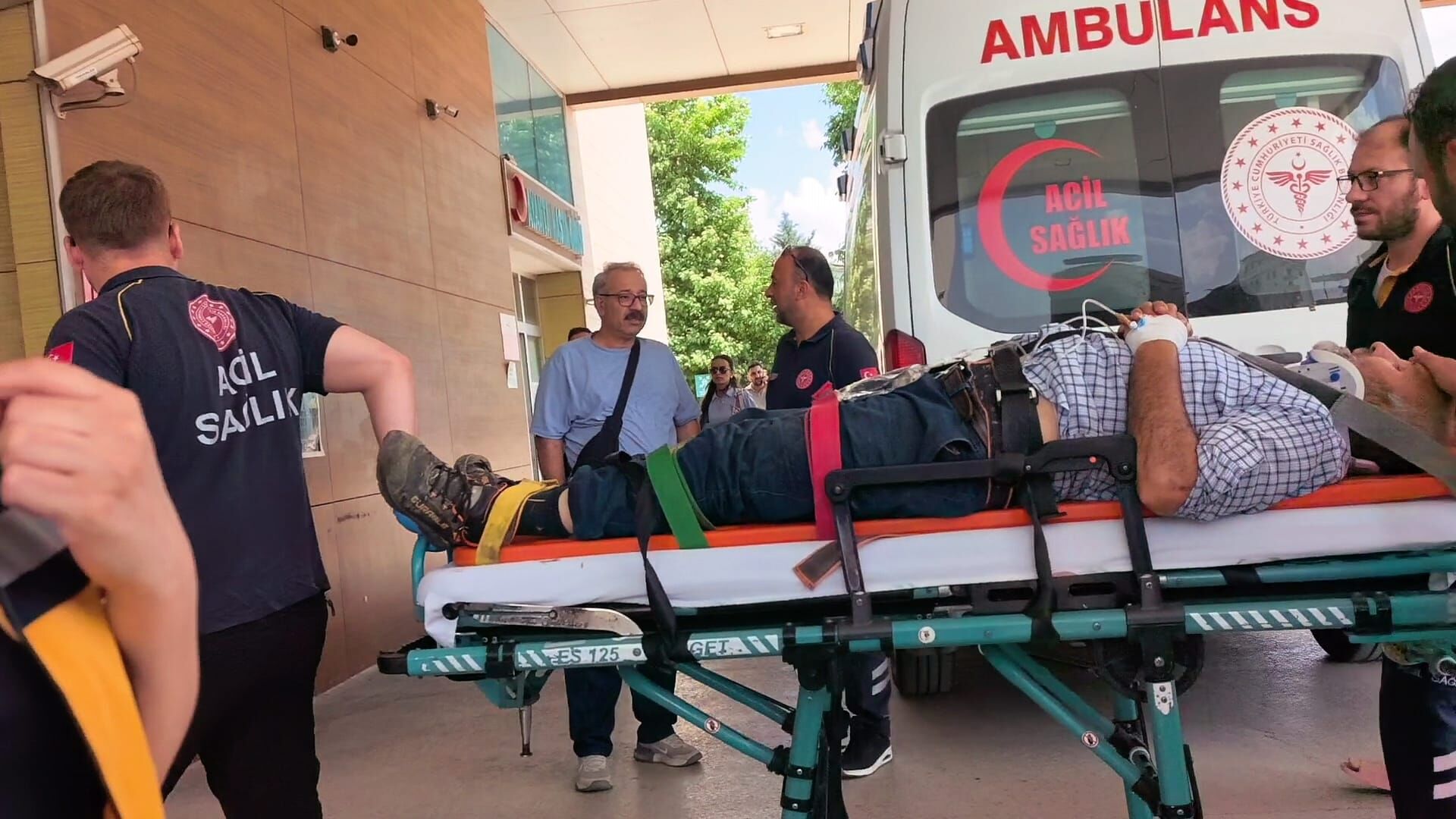 Bursa’da ot toplarken devrilen traktörden düşen sürücü öldü