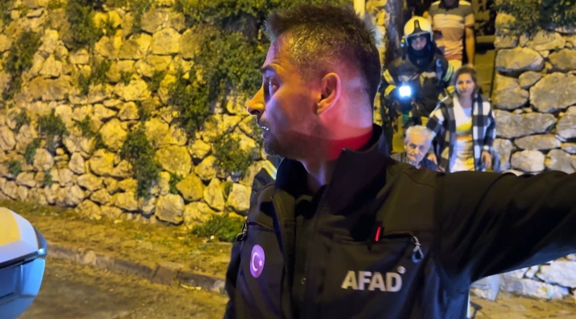 Tavan sıvaları düştü!