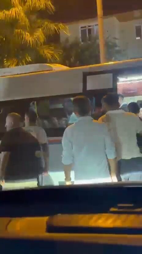 Adana'da dolmuşta darbedildi!