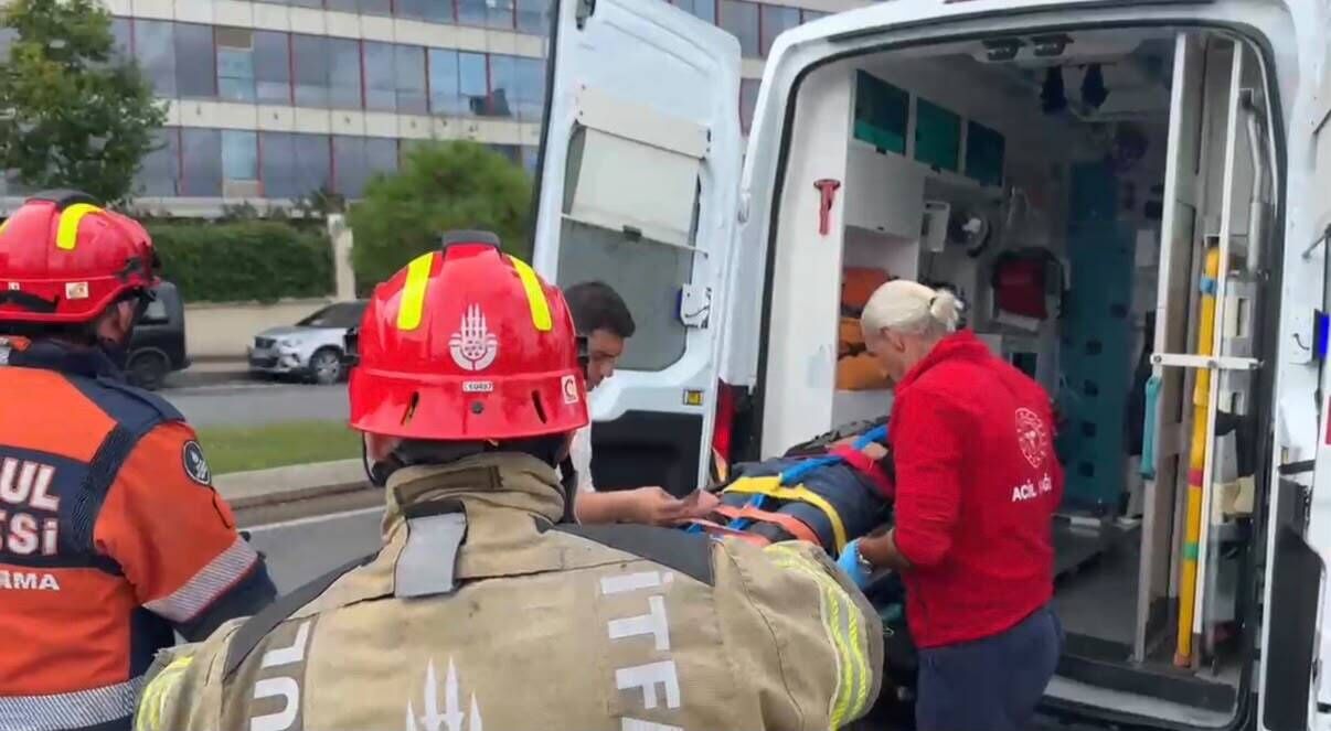 Aydınlatma direğine çarpan motosiklet sürücüsü ağır yaralandı