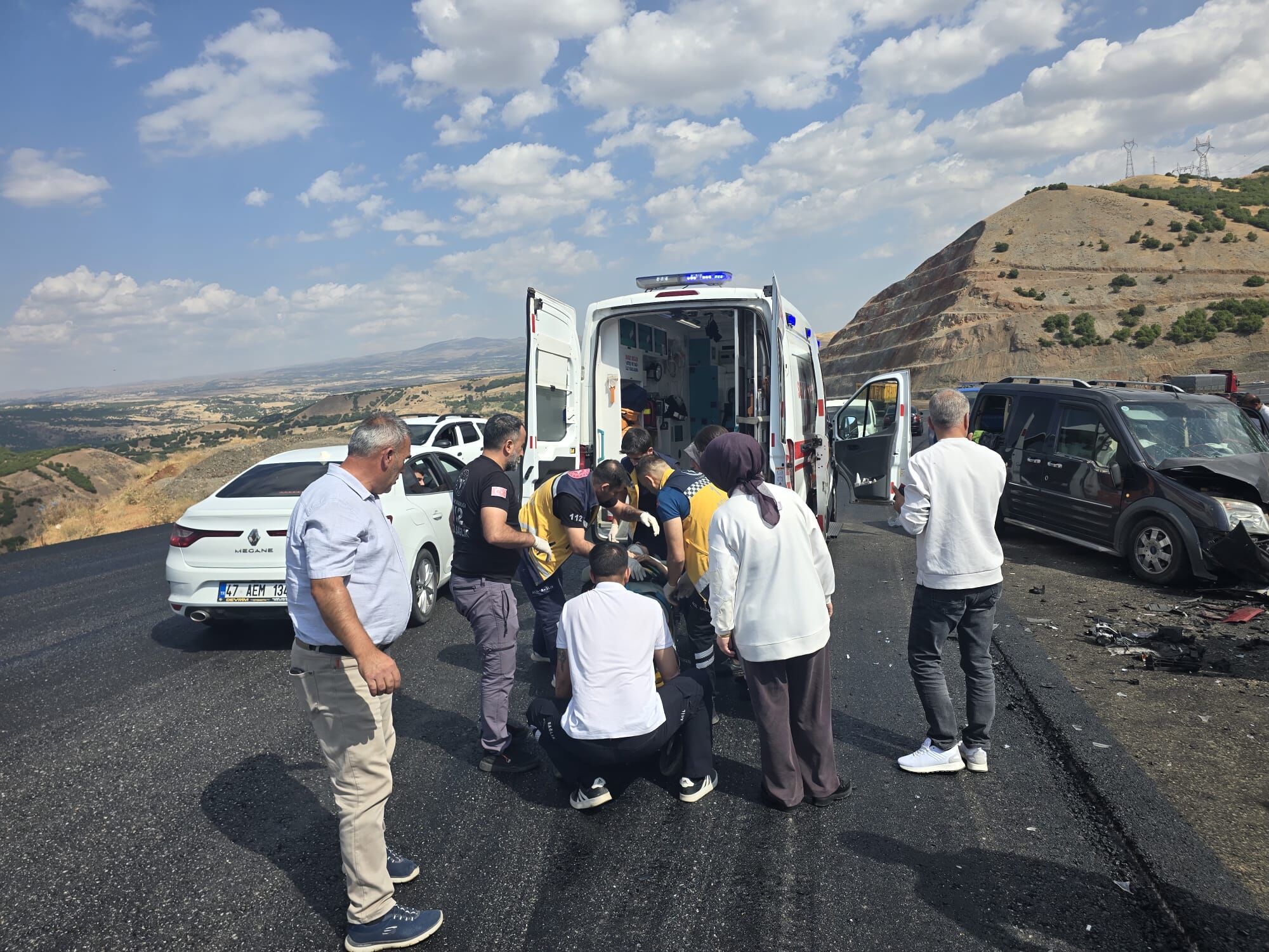 Bingöl'de hafif ticari araç kazası: 6 yaralı