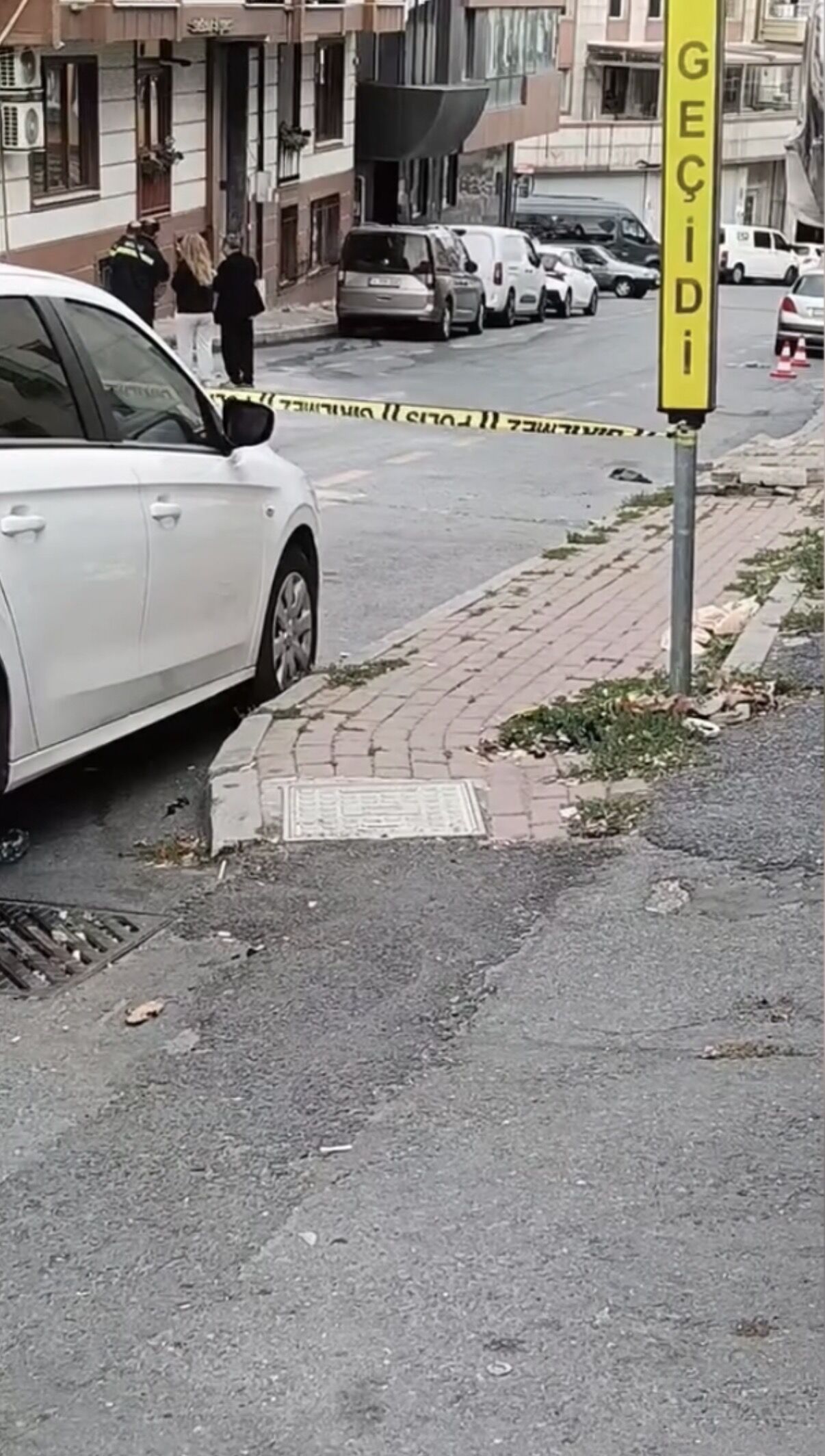 Kağıthane'de yeraltı elektrik kabloları patladı
