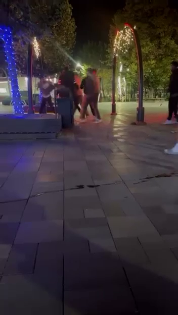 Valilik Meydanı'nda Tekmeli Yumruklu