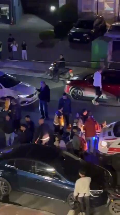 Önce otomobille çarpıştı sonra park halindeki araçlara çarptı