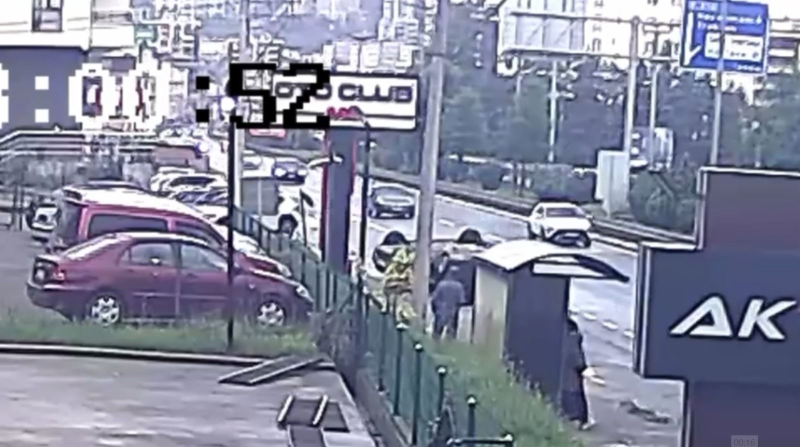 Trabzon'da otomobil takla attı