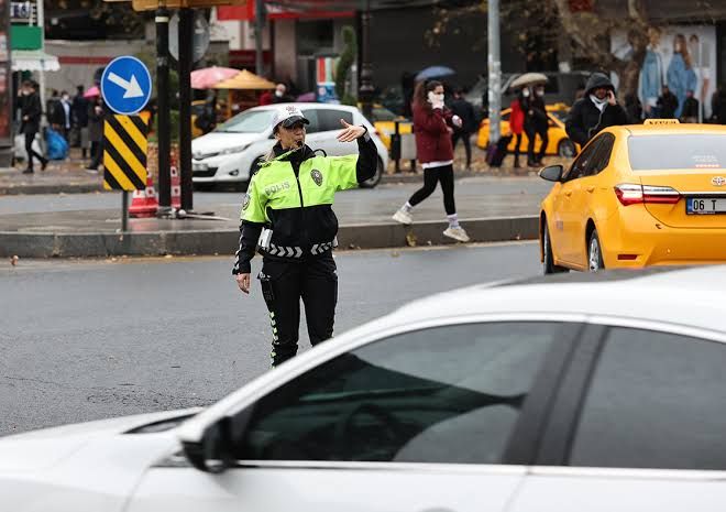 Ankara’da işe gitmek çileye dönüyor! Başkentte trafik mesaisi