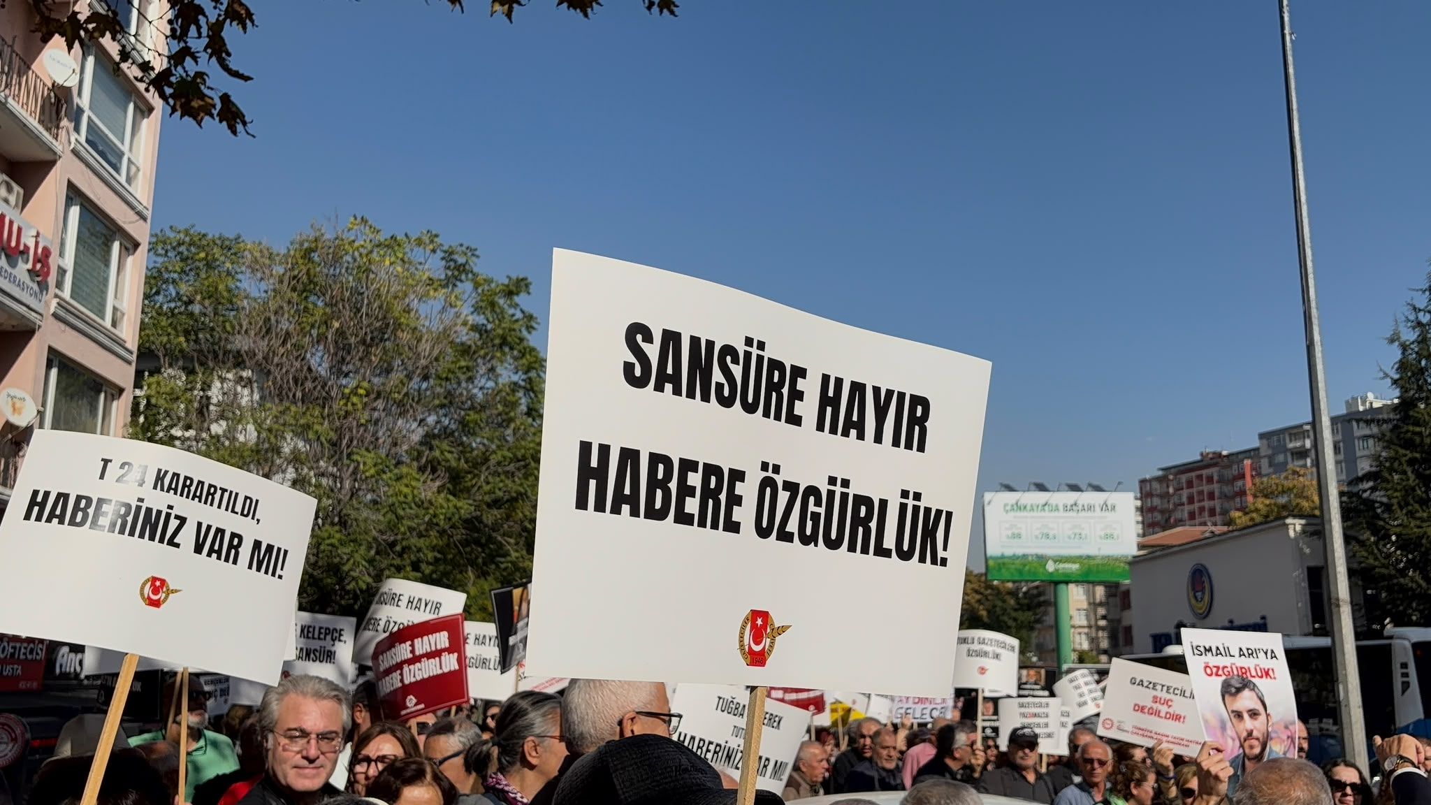Gazeteciler baskı ve sansüre karşı meydanlarda buluştu